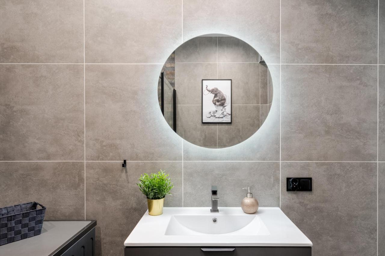 Basztowa Apartments By Vsi Krakow Bagian luar foto